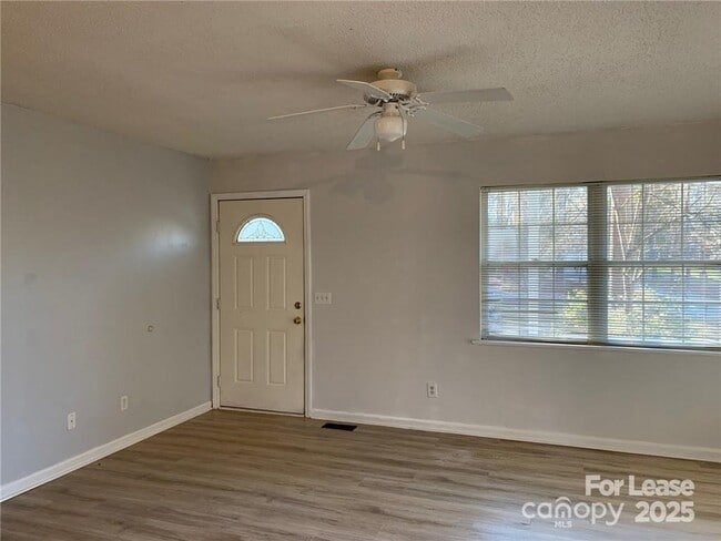 Photo - 104 Pepper Cir