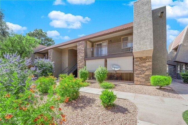 Photo - 5242 River Glen Dr Unidad 442 Rental