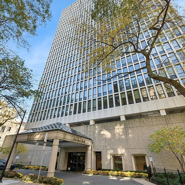 Building Photo - 1 E Scott St Unit 801 Rental