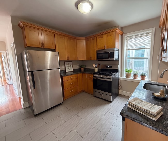 Building Photo - 239-241 Maverick Street Unit 241 Mav #3