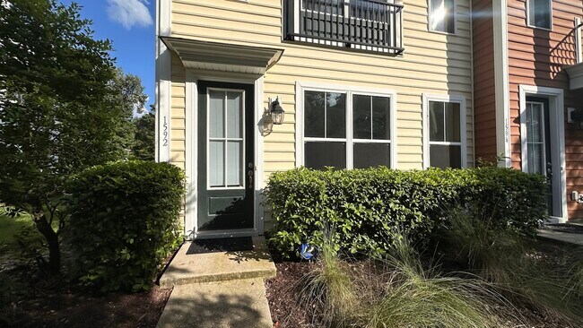 Photo - 1592 Bluewater Way
