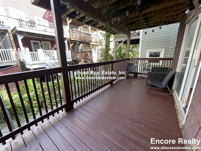 Photo - 474 E 7th St Unit 1