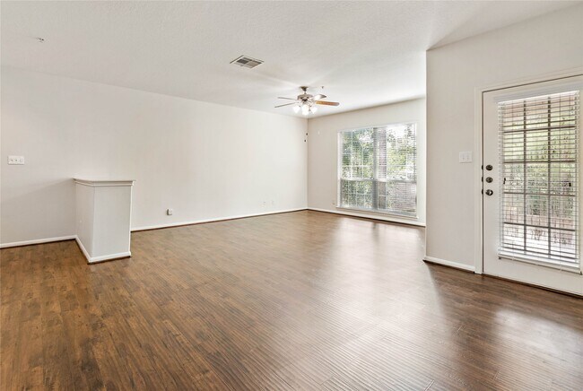 Photo - 6607 Lake Woodlands Dr