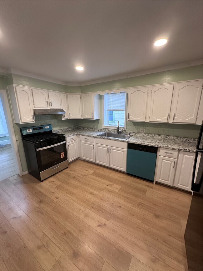 Photo - 302 Squires Ave