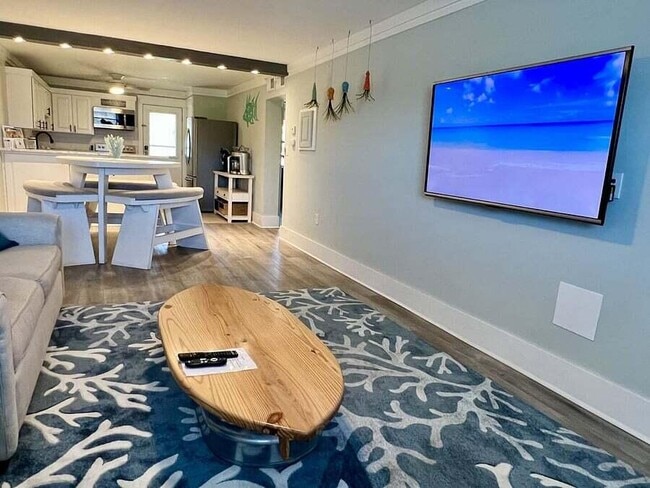 Building Photo - 885 Santa Rosa Blvd Unit 107A Rental