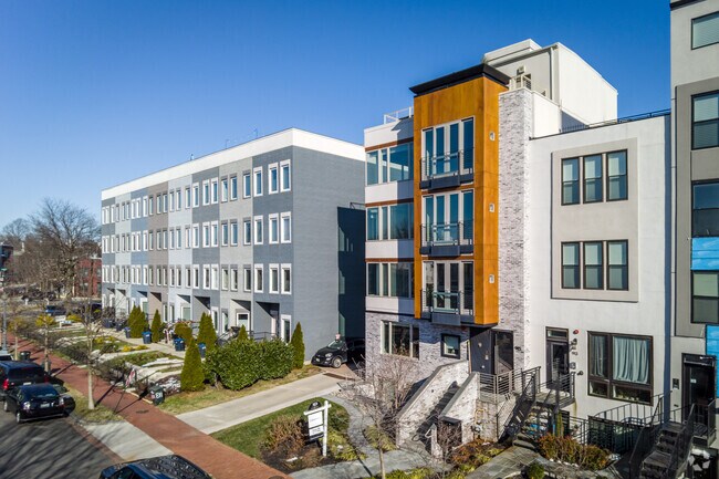 915-935 12th St NE - 915 12th St NE