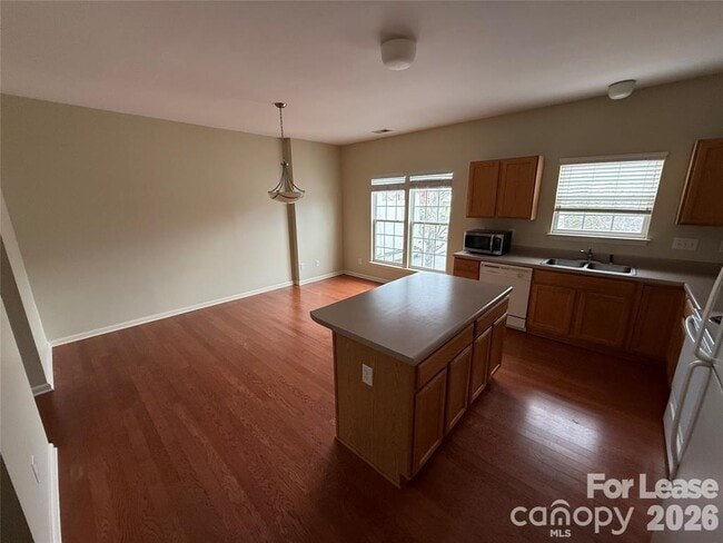 Building Photo - 13820 Hill St