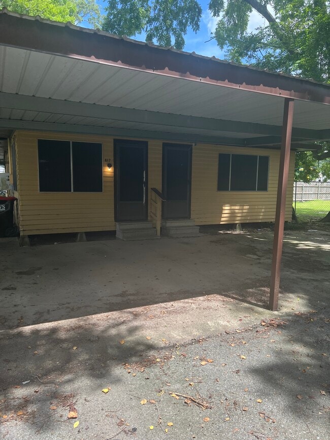 Building Photo - 817 16th St Rental