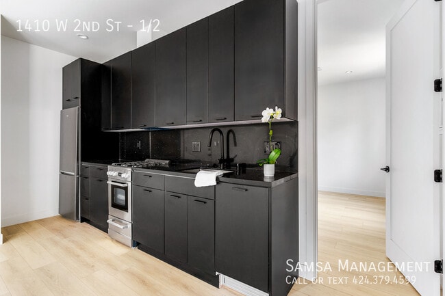 Photo - 1410 W 2nd St Unidad 1/2