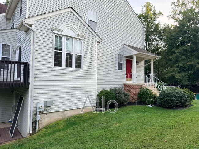 469 Woodstock Ln