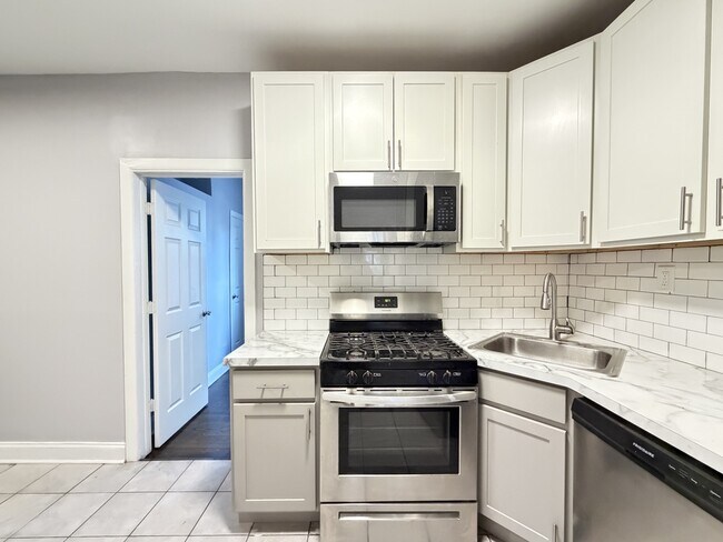 6259 N Lakewood Ave Unit 2