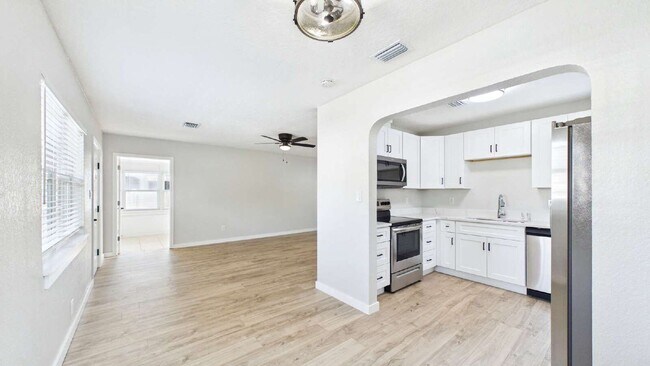 Photo - 3729 Prescott St N