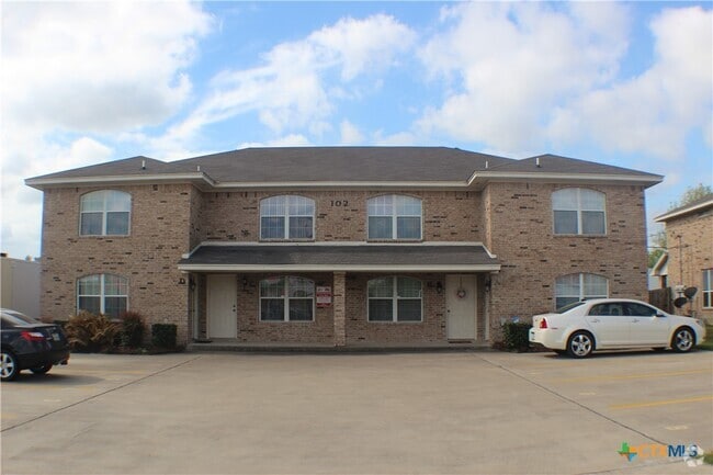 Building Photo - 102 E Robin Ln Rental