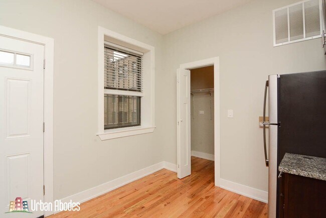 Photo - 636 W Oak St Unit A02C