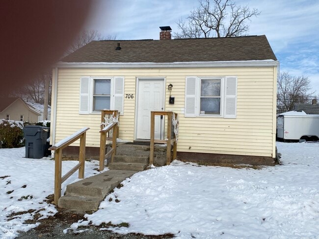 Building Photo - 706 W 23rd St