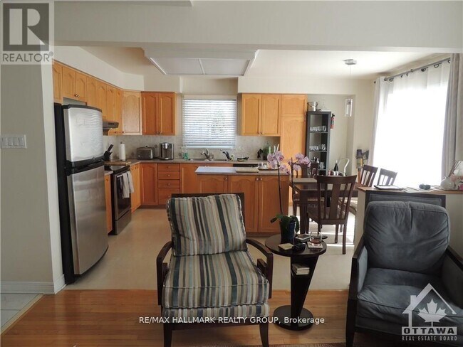 Photo - 15 Bondar Way