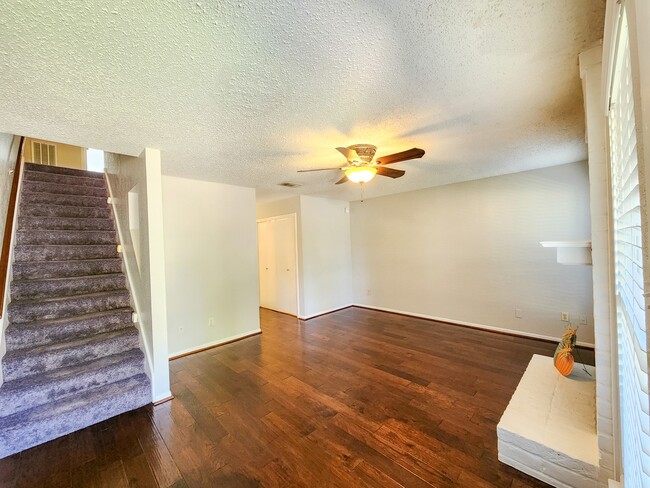 Photo - 17742 Kings Park Ln