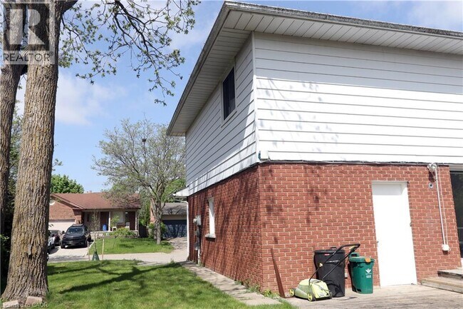 Photo - 77 Orchard Mill Crescent