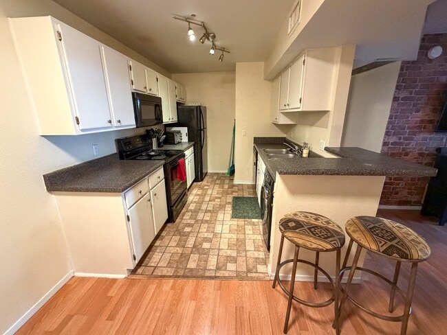 Photo - 1385 W University Ave