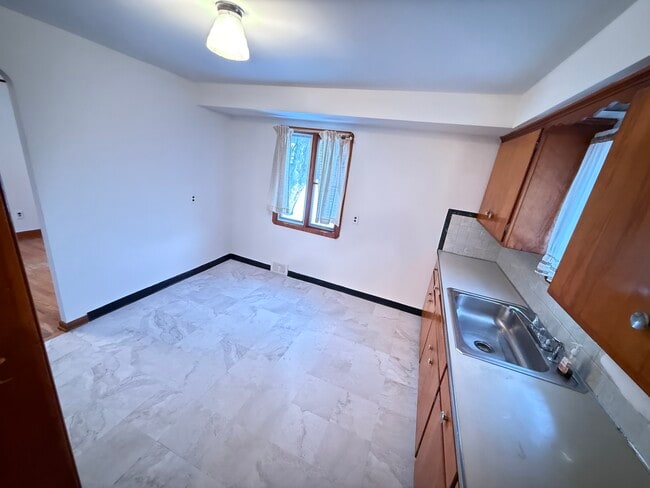 Photo - 4820 Green Rd