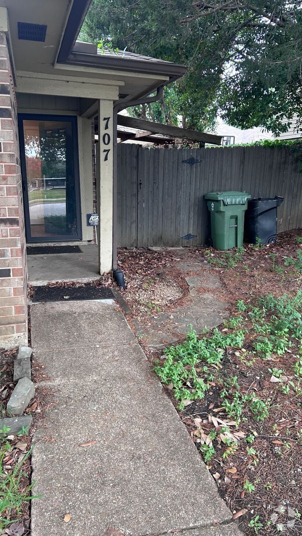 Building Photo - 707 Boyd Dr Rental