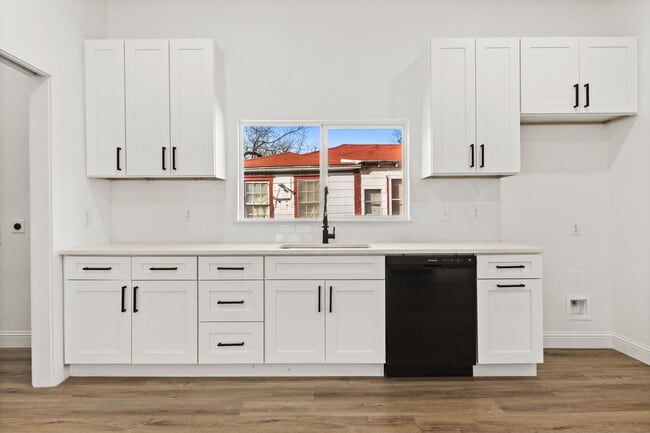 Photo - 1279 Bonham St