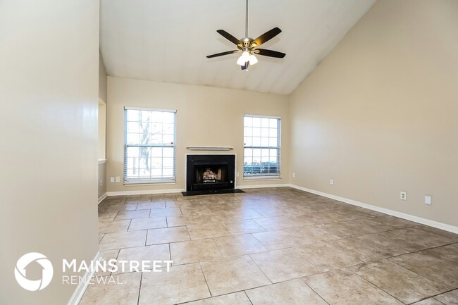 Photo - 900 Split Oak Dr