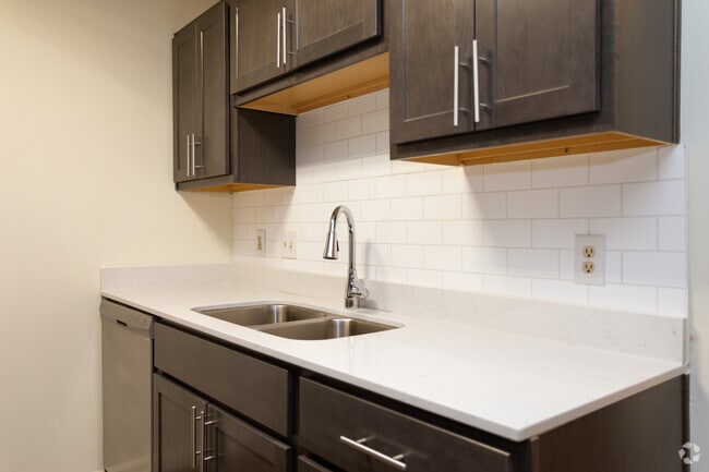 Quartz Countertops - The Boulders Apartment Homes