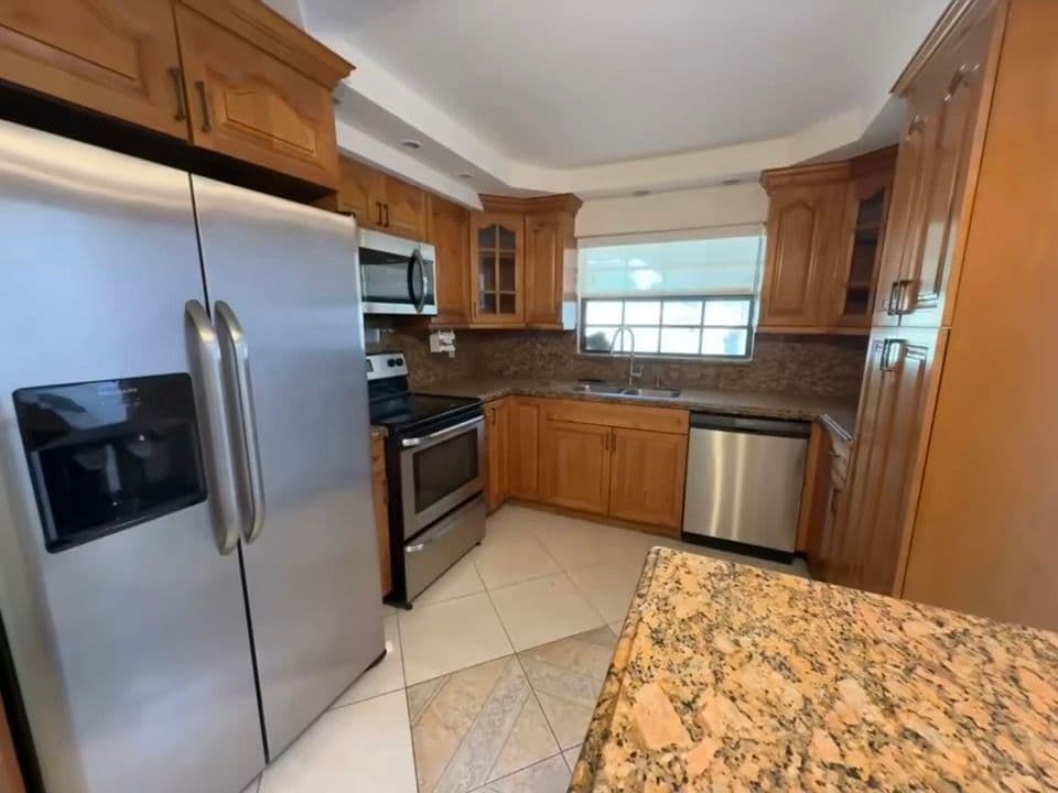 Photo - 401 NW 198th St