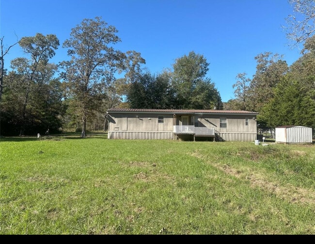 Back view - 89 Pine Oak Ln