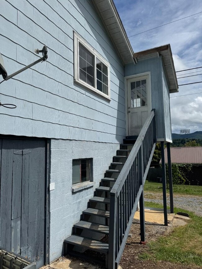 Building Photo - 411 Highland Ave Rental