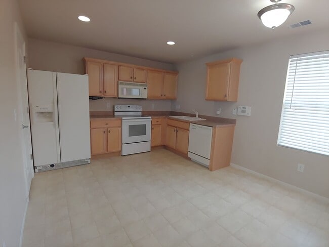 Photo - Delightful 3BD/2BA Townhome in Erie