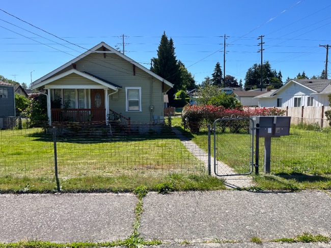 Building Photo - 1708 S Durango St