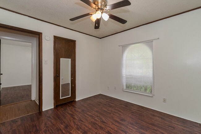 Building Photo - 450 Norvell St