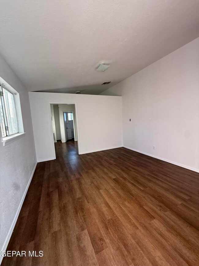 1526 Yandell Dr Unidad B