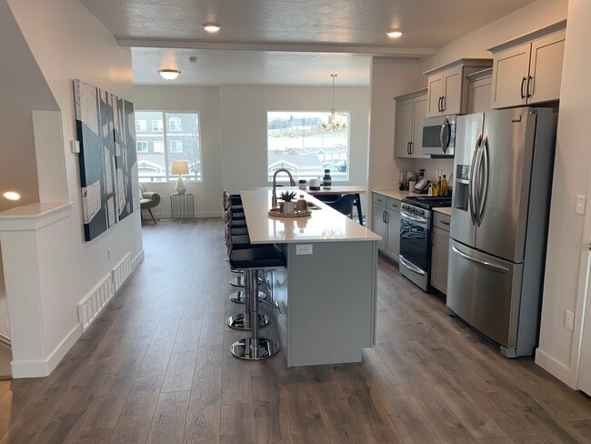 Kitchen - 533 W 1430 S Townhome