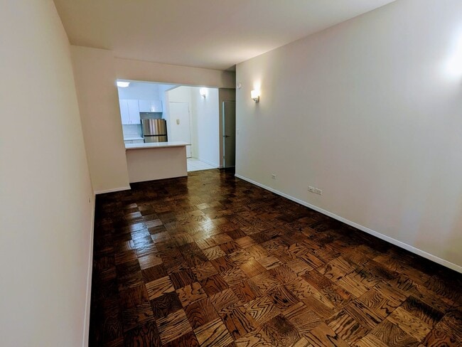 Building Photo - 235 W 22nd St Unit 7K