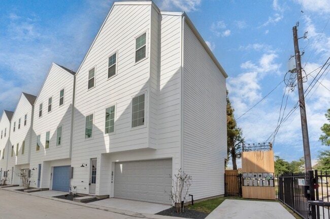 Photo - 2007 Bauer Dr