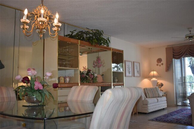 Photo - 325 Causeway N Unit C 304