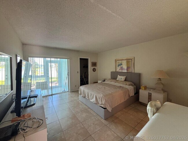 Photo - 105 E Wellington Dr Unit 105