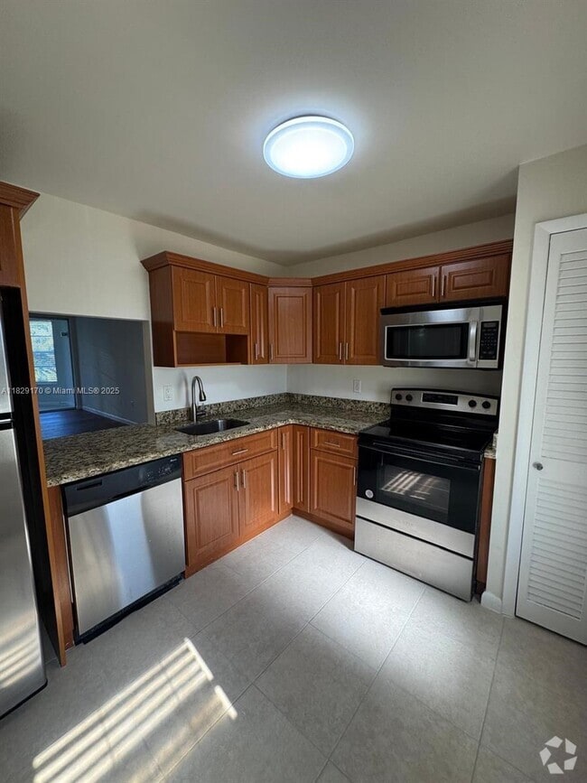 Building Photo - 1201 NE 191st St Unit G313 Rental