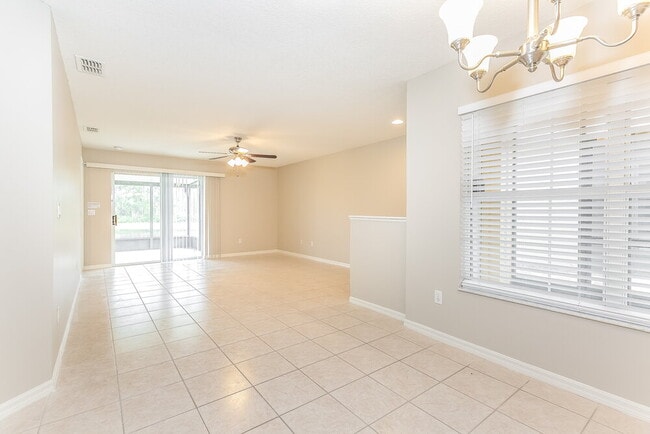 2221 Heathwood Cir