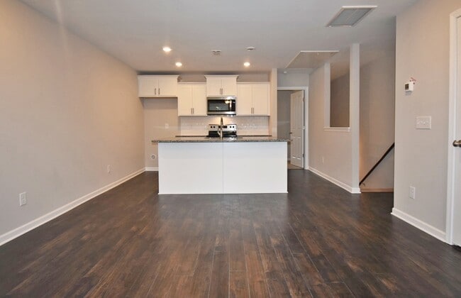 Photo - Gorgeous luxury 2BD/2.5BA M'boro townhome w/garage, washer/dryer, across from MTSU!