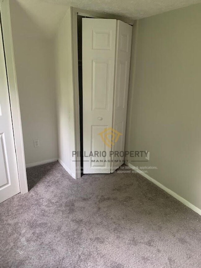 Photo - Renovated 2 Bedroom / 1 Bath Home – Move-I...