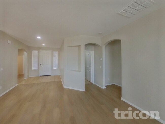 Photo - 6624 S 45th Glen