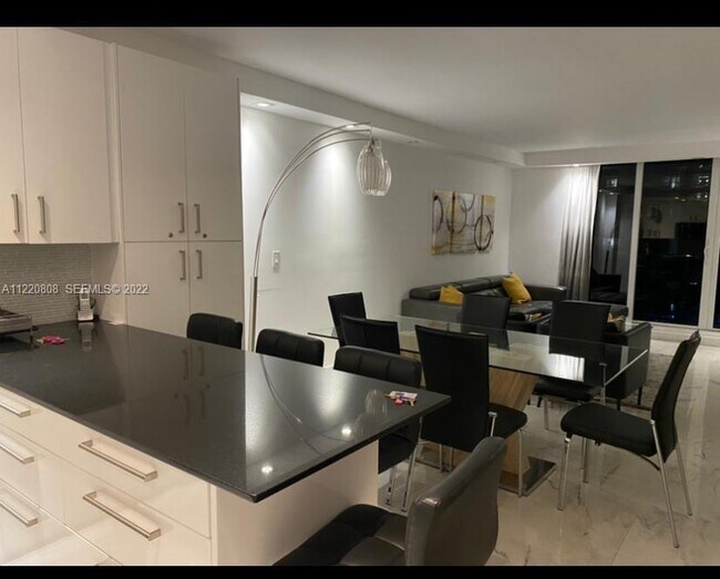 2301 Collins Ave Unidad 1503