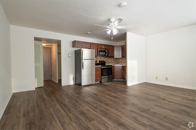 STUDIO, 1BA - 550SF - PARK TOWER