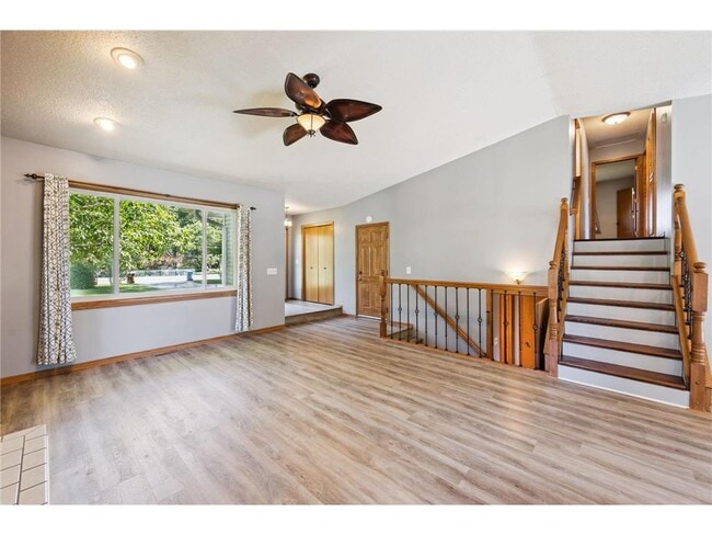 Photo - 11819 W River Rd