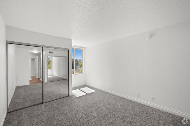 2BR, 2BA - 1,255SF - Primary Bedroom