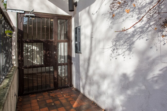 Photo - 1405 Haro St